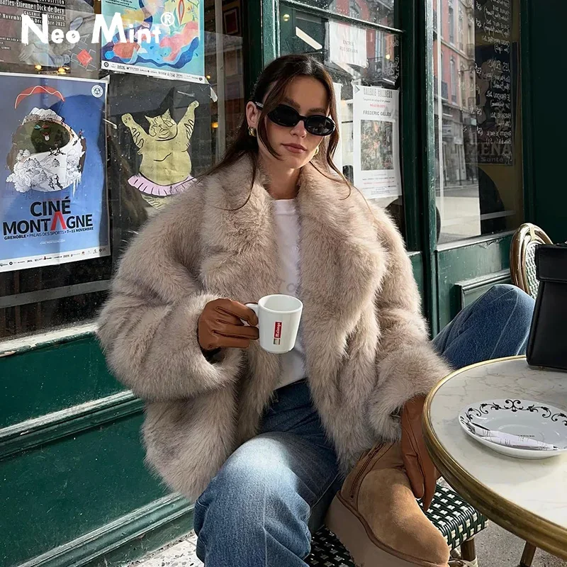 Neo Mint Chic Street Girls Gra - огляд і ціна Streetwear Girl Brand